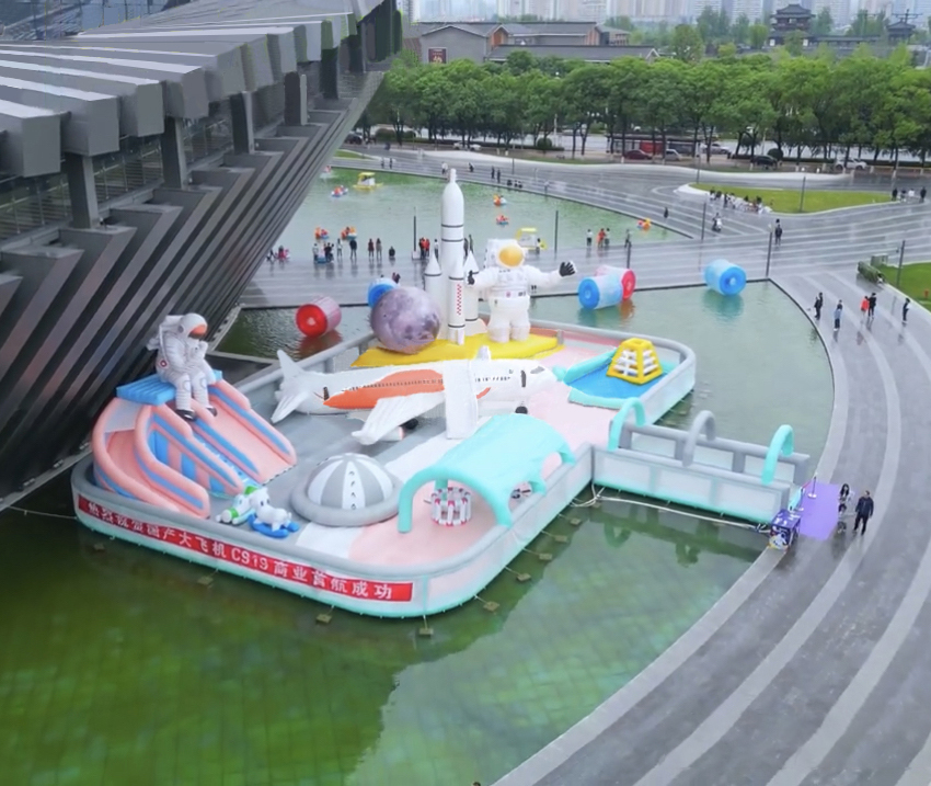 水上充气城堡蹦蹦云江河湖海沙滩